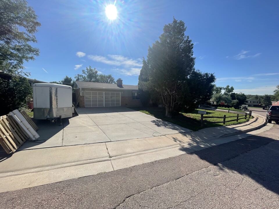 33 Minden Cir in Colorado Springs, CO - Building Photo