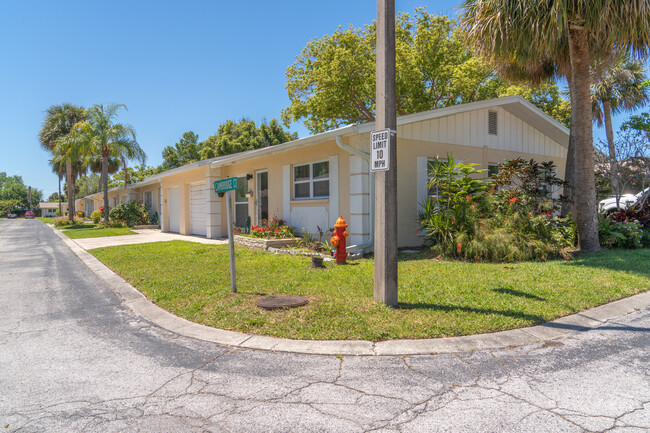 Heather Hill Villas in Dunedin, FL - Building Photo - Building Photo