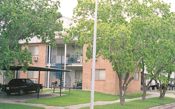 Alaska Apartments in Houston, TX - Building Photo