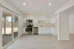 3316 E Helena Dr in Phoenix, AZ - Building Photo