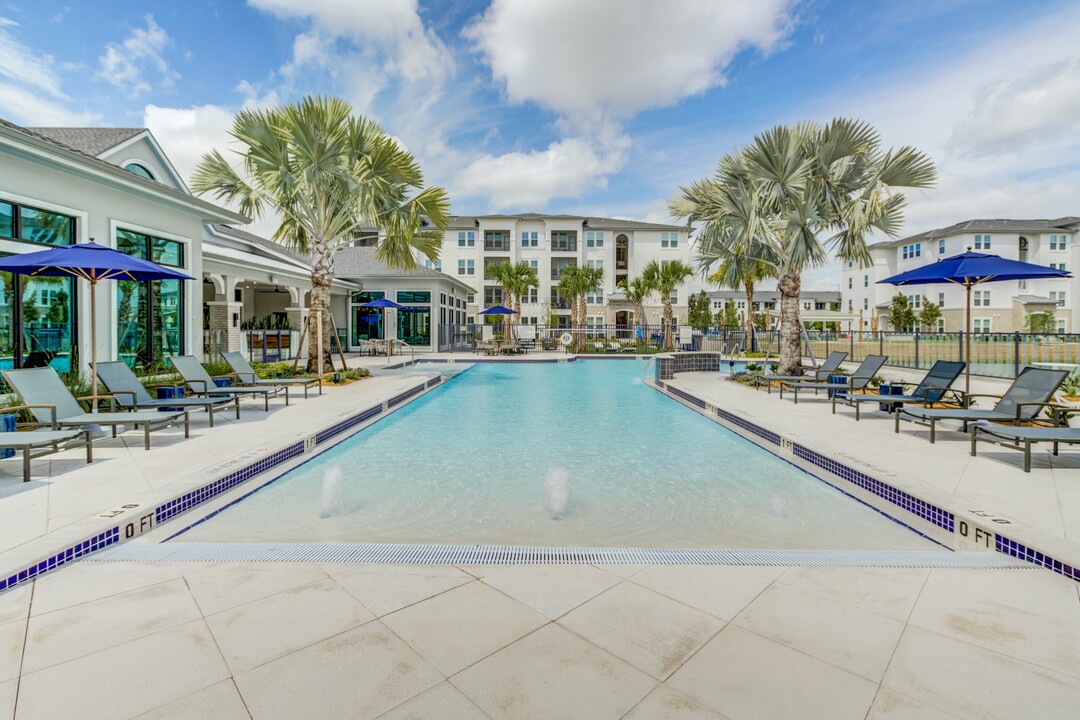 Eden Ruby Lake in Orlando, FL - Foto de edificio