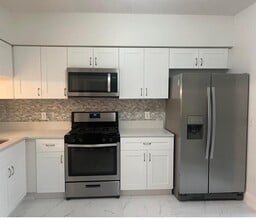 7870 Dixie Beach Cir in Tamarac, FL - Building Photo - Building Photo