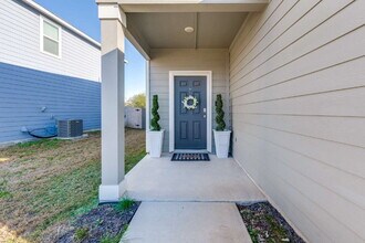 5628 Pearl Mdw in Converse, TX - Building Photo - Building Photo