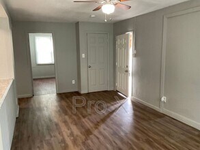 304 E Park St in Pittsburg, KS - Foto de edificio - Building Photo