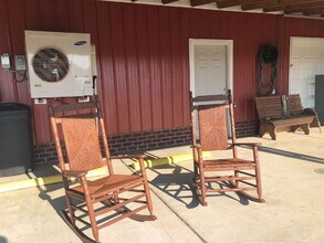 664 Nahunta Rd in Pikeville, NC - Foto de edificio - Building Photo