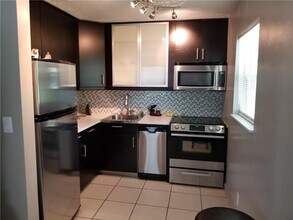 909 NE 23rd Dr-Unit -1 in Wilton Manors, FL - Building Photo - Building Photo