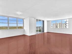2750 NE 183rd St in Aventura, FL - Building Photo - Building Photo