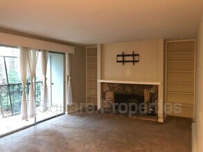 4629 W Lake Sammamish Pkwy SE in Issaquah, WA - Building Photo - Building Photo
