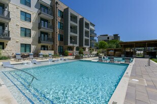 Lenox Grandview in San Antonio, TX - Building Photo