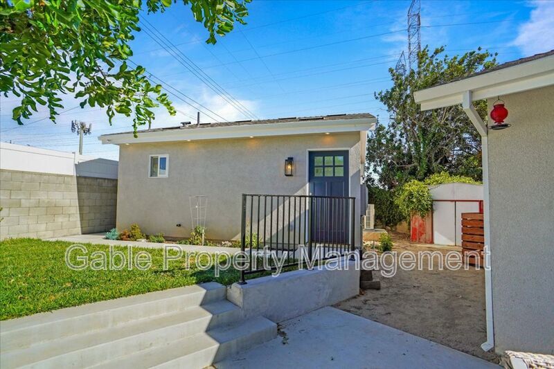 9428 Crebs Ave in Los Angeles, CA - Building Photo