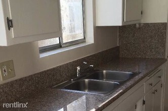 8400 Amigo Ave in Los Angeles, CA - Building Photo - Building Photo