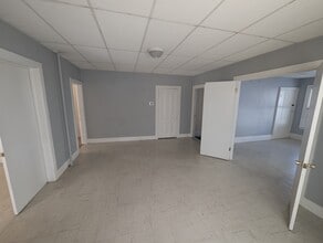 225 Union St, Unit 227 Downstairs in Bennington, VT - Foto de edificio - Building Photo