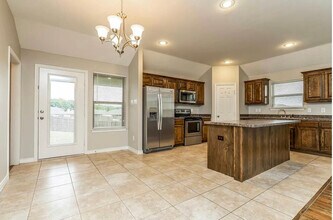 622 Hearthstone Dr in Lancaster, TX - Building Photo - Building Photo