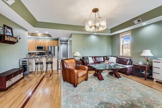 814 W Hubbard St in Chicago, IL - Building Photo - Building Photo