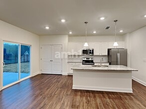 817 Headland Way in Canton, GA - Foto de edificio - Building Photo