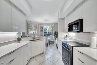 300 Lambiance Cir in Naples, FL - Building Photo - Building Photo