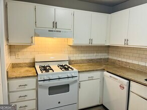 907 Silverwood Dr in Atlanta, GA - Building Photo - Building Photo