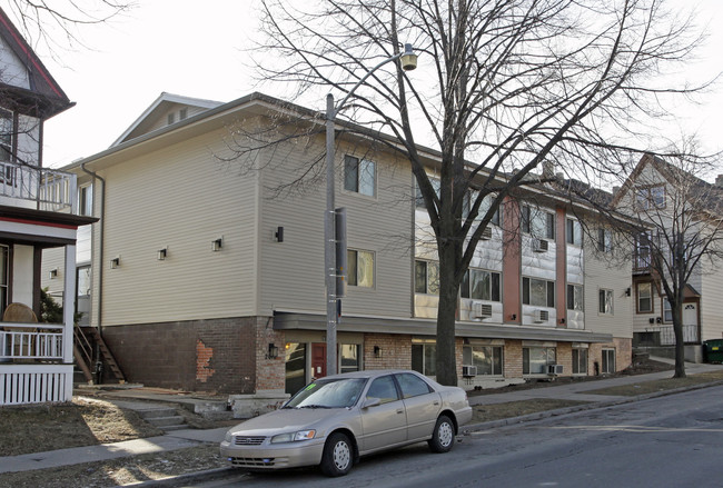 2018 Oakland in Milwaukee, WI - Foto de edificio - Building Photo