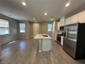 536 Celebratory Pl in Henderson, NV - Building Photo - Building Photo