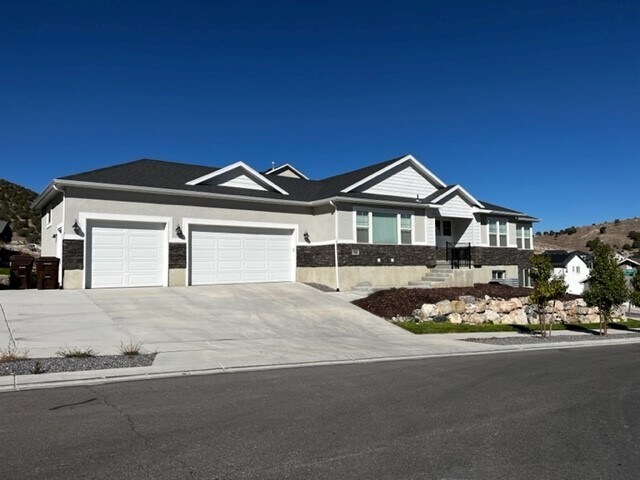 7181 N Skyview Ln, Unit Basement in Eagle Mountain, UT - Foto de edificio