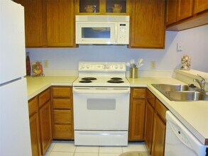 270 Woodlake Wynde in Oldsmar, FL - Building Photo - Building Photo
