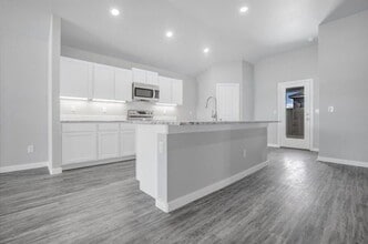 3201 Aberdeen Ave in Wolfforth, TX - Building Photo - Building Photo