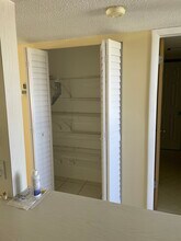 4750 Cove Cir, Unit 808 in Madeira Beach, FL - Foto de edificio - Building Photo