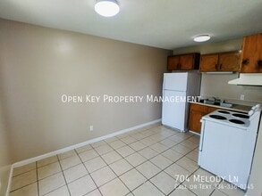 704 Melody Ln in Dothan, AL - Building Photo - Building Photo