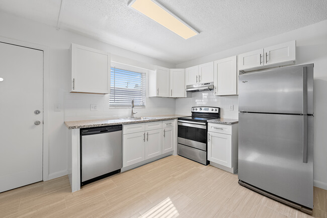 3281 Coral Hills Dr in Coral Springs, FL - Foto de edificio - Building Photo