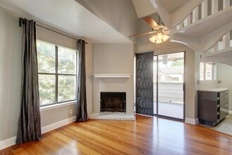 2500 Burleson Rd in Austin, TX - Foto de edificio - Building Photo