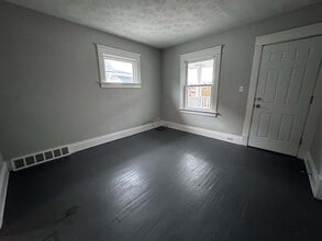 10008 Mt Auburn Ave in Cleveland, OH - Building Photo - Building Photo