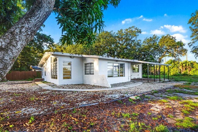 3360 N 57th Dr in Hollywood, FL - Building Photo - Building Photo