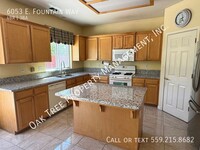 6053 E Fountain Way in Fresno, CA - Foto de edificio - Building Photo