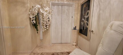 1331 Brickell Bay Dr in Miami, FL - Building Photo - Building Photo