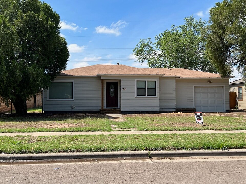 2603 33rd St in Lubbock, TX - Building Photo