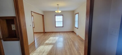 24 S Pine St in Vermillion, SD - Building Photo - Building Photo