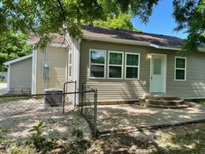 212 W Blaze Rd in Mt Vernon, MO - Building Photo - Building Photo