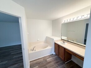 10 Pinelynn Dr in Palm Coast, FL - Building Photo - Building Photo