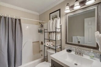 2201 1/2 Summit St in Durham, NC - Building Photo - Building Photo