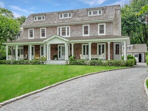 9 Ocean Ave in Quogue, NY - Foto de edificio - Building Photo