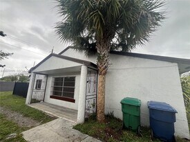 18182 NW 41st Pl in Miami Gardens, FL - Building Photo