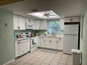 2022 Royal Palm Dr in Edgewater, FL - Building Photo - Building Photo
