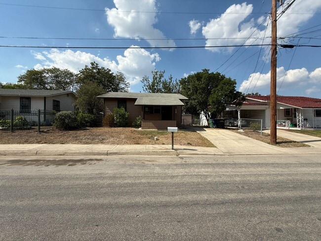 3003 Venus St in San Antonio, TX - Building Photo - Building Photo
