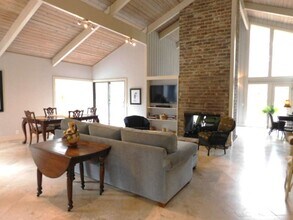 43 Wagon Rd in Hilton Head Island, SC - Building Photo - Building Photo