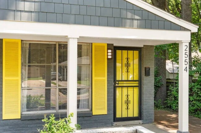 property at 2554 Everett Ave