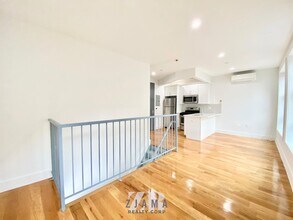 225 Howard Ave in Brooklyn, NY - Foto de edificio - Building Photo