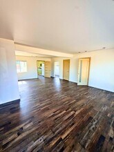 13851 Santa Ana Ave in Fontana, CA - Building Photo - Building Photo