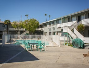 Park Fulton in North Hollywood, CA - Foto de edificio - Building Photo