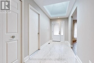 145 Fox Run in Barrie, ON - Building Photo - Building Photo