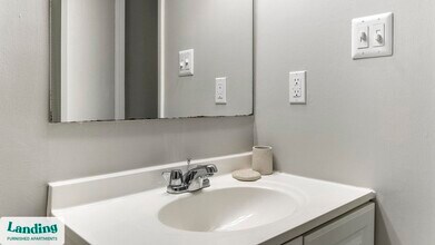 934 Garden Walk Blvd in Atlanta, GA - Foto de edificio - Building Photo